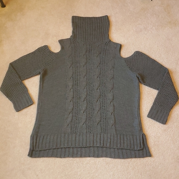 American Eagle Outfitters cold shoulder sweater - Picture 1 of 16